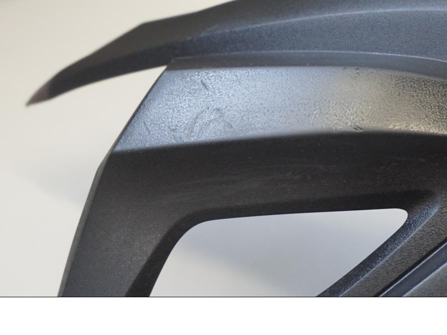 Snett nerifrån på Sidkåpa från en Suzuki DL 650 -2017 motorcykel.