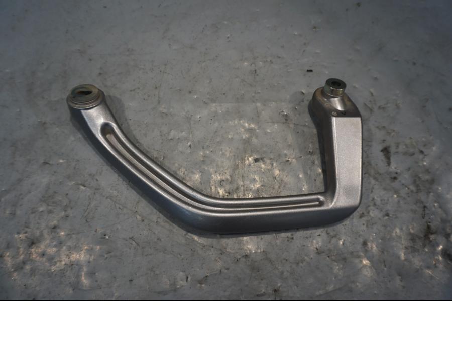 Baksidan på Passagerarhandtag från en Yamaha XT 1200 Z -2011 motorcykel.