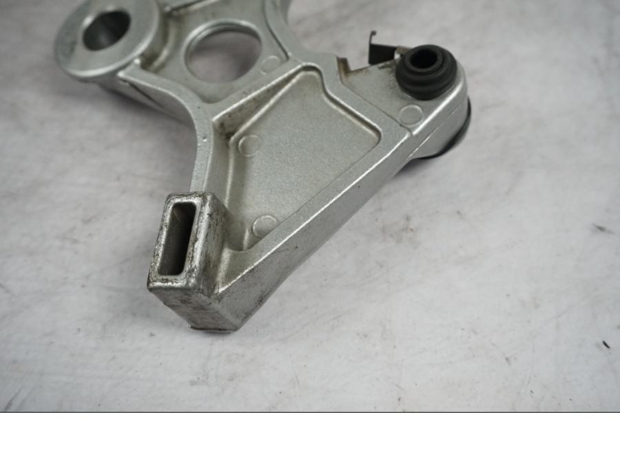 Snett uppifrån på Bromsoksfäste från en Honda CBR 600 -1998 motorcykel.