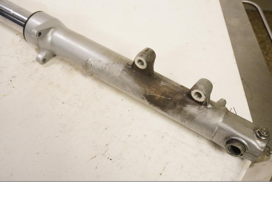 Snett uppifrÄn pÄ Gaffelben frÄn en Suzuki GSX 1100 F -1991 motorcykel.