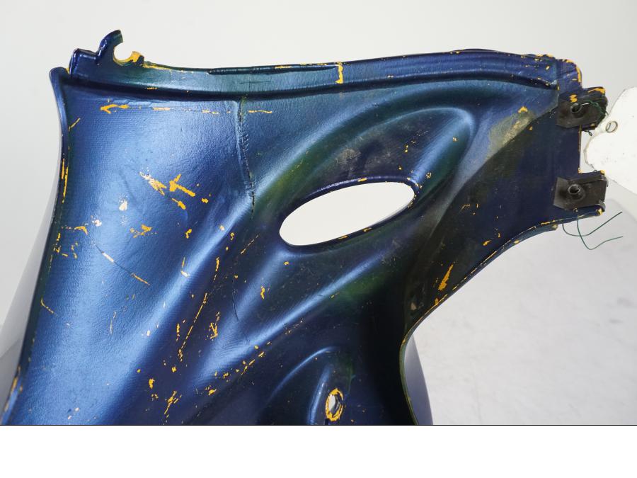 Extrabild6 på Sidkåpa från en Triumph Sprint RS -2000 motorcykel.