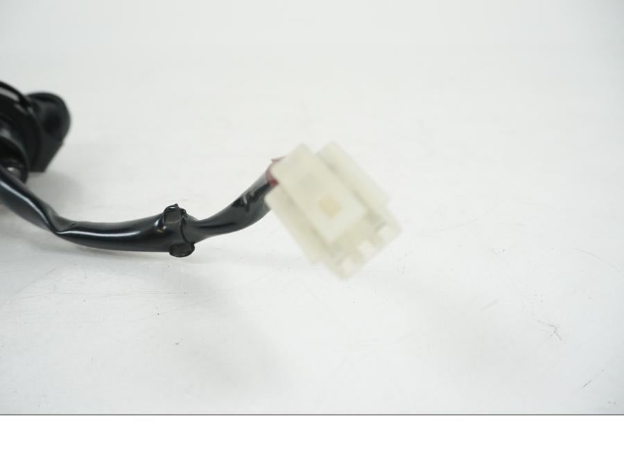 Höger sida på El uttag 12 V från en Yamaha MT-09 Tracer -2021 motorcykel.