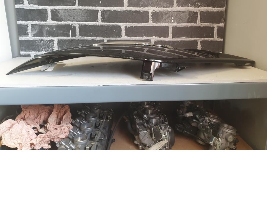 Snett uppifrån på Sidkåpa från en BMW K 1600 -2011 motorcykel.