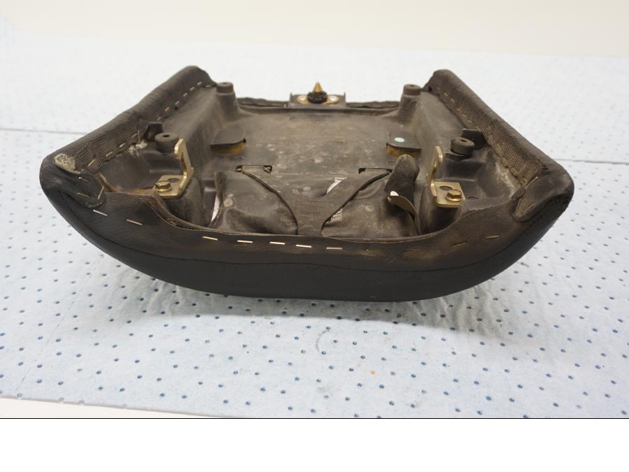 VÀnster sida pÄ Sadel frÄn en Triumph Tiger -2001 motorcykel.