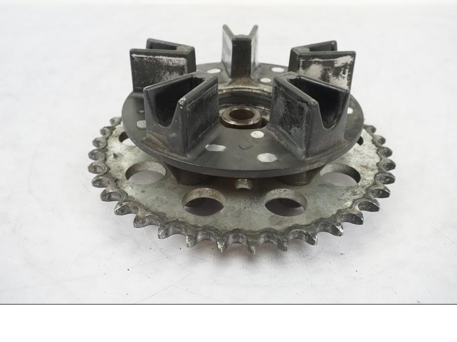 Snett uppifrån på Drevfäste från en Honda CB 750 -1996 motorcykel.