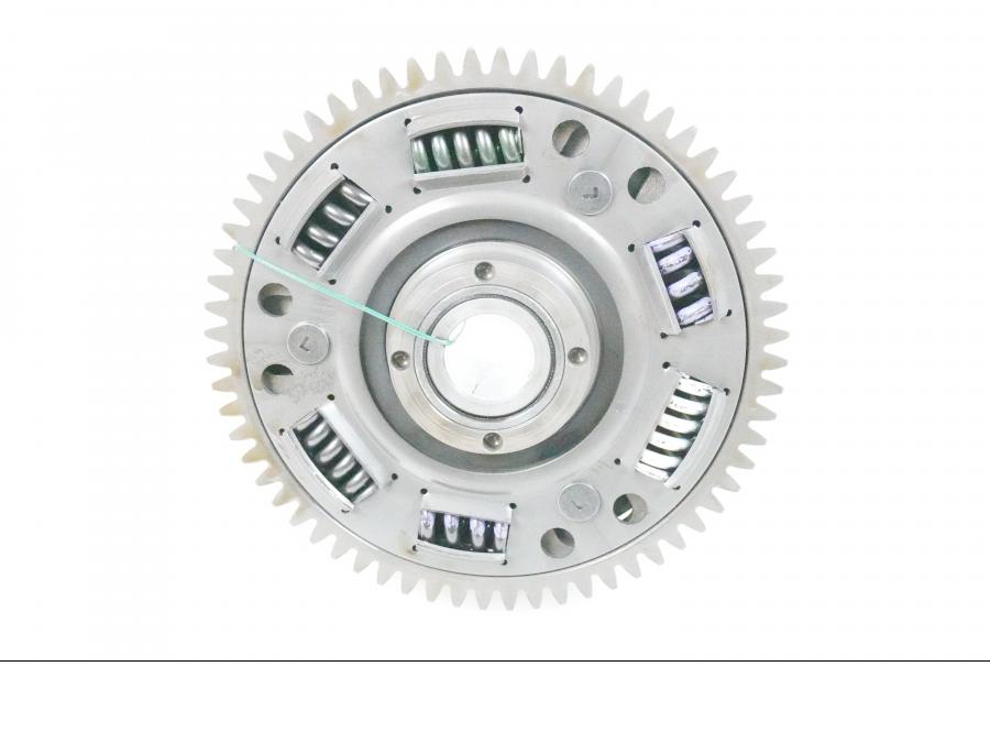 Baksidan på Kopplingskorg från en Honda VFR 800 -2005 motorcykel.