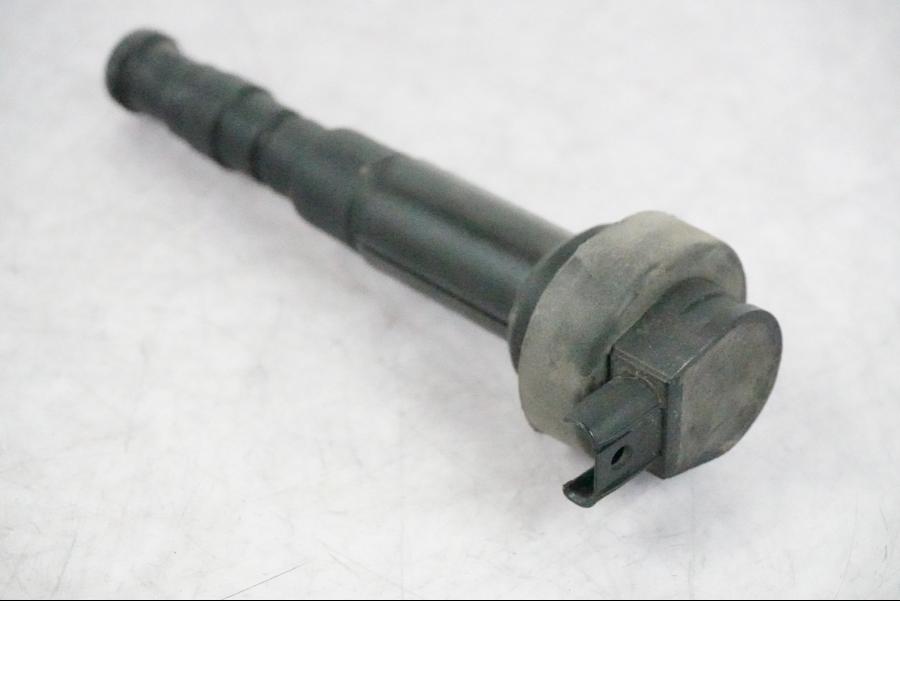 Baksidan på Tändspole från en BMW K 1200 S -2005 motorcykel.