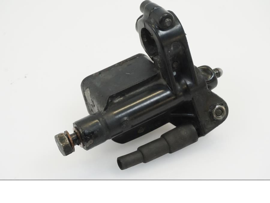 Snett uppifrån på Bromshuvudcylinder från en Yamaha WR 125 -2010 motorcykel.