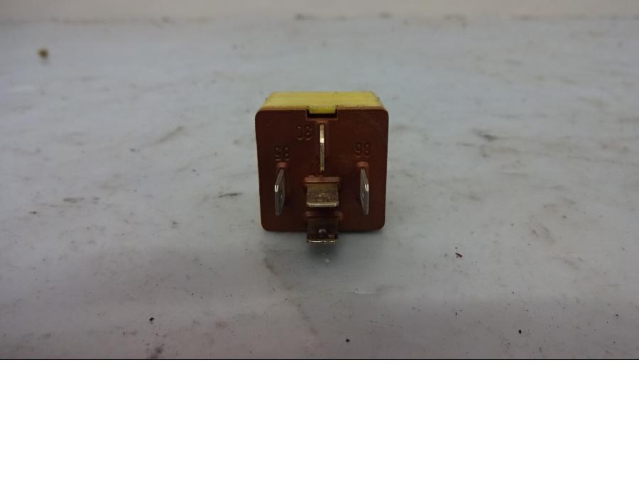 Baksidan på Relä från en Ducati ST2 -2001 motorcykel.