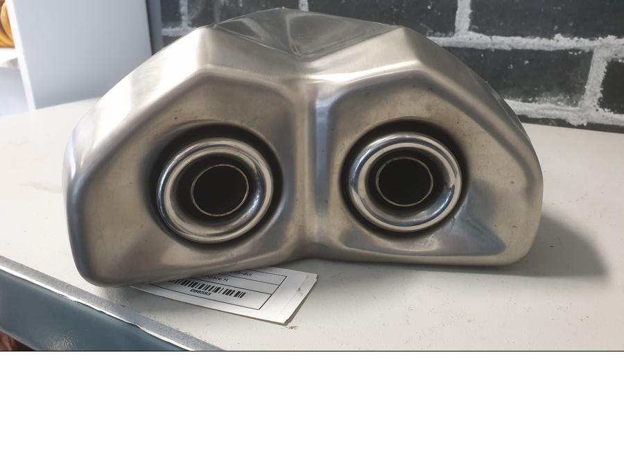 Vänster sida på Ljuddämpare från en Kawasaki Z 1000 -2014 motorcykel.