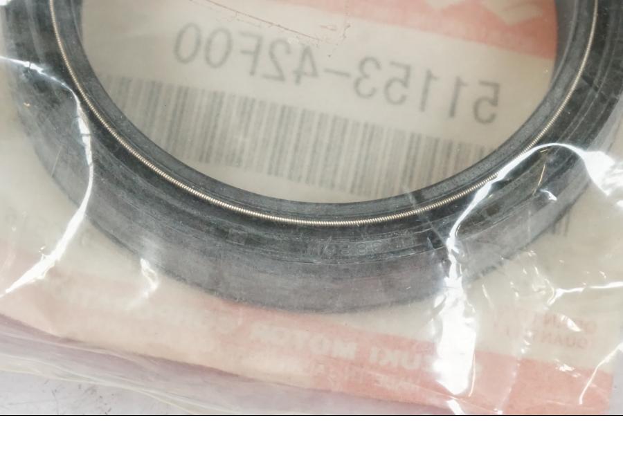 Höger sida på Gaffelben från en Suzuki SV 1000 -2003 motorcykel.