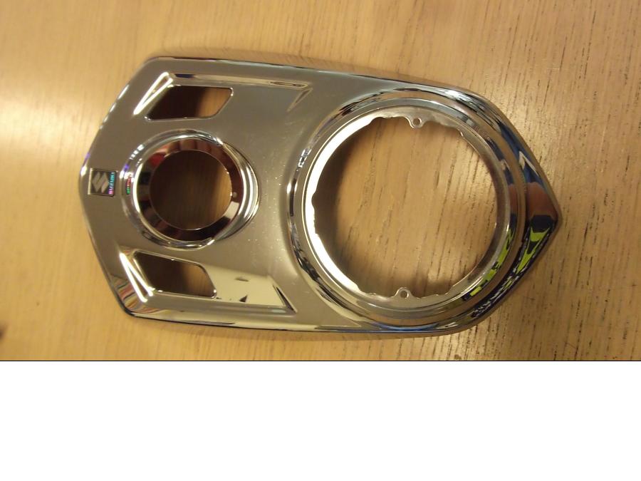 Framsidan på Bensintankkonsoll från en Suzuki GSX 1300 BK -2008 motorcykel.