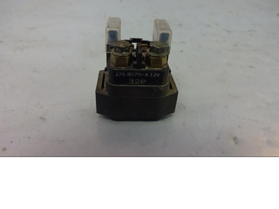 Framsidan på Startrelä från en Yamaha FJR 1300 -2003 motorcykel.