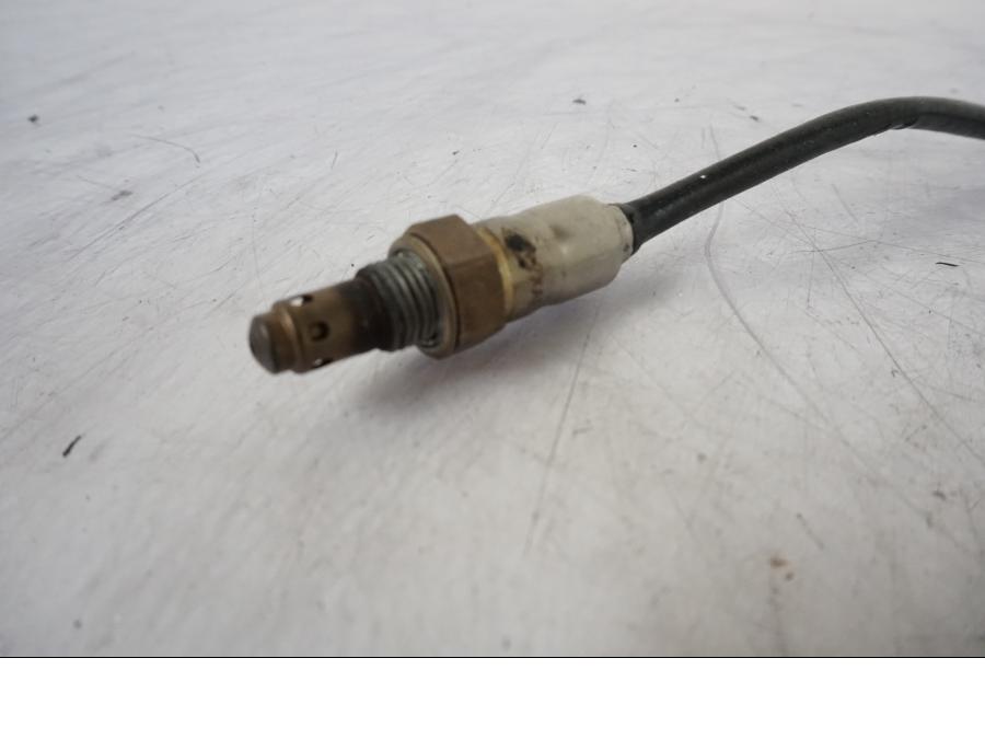 Höger sida på Lambdasond från en KTM 1290 Super Duke R -2023 motorcykel.