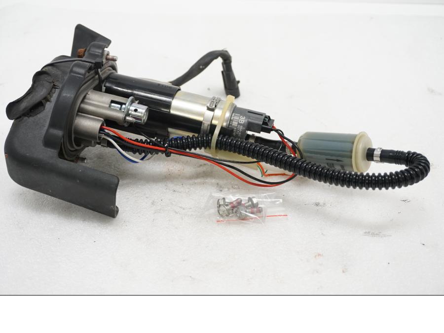 Baksidan på Bensinpump insprut från en Ducati Monster 696 -2010 motorcykel.