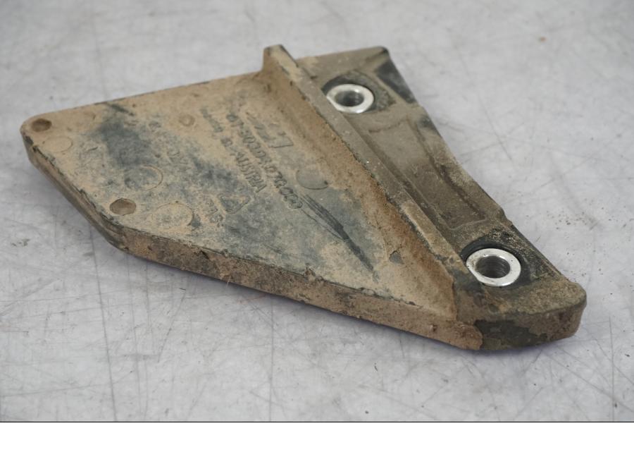 Höger sida på Kedjeskydd från en KTM 1290 Super Adventure R -2018 motorcykel.