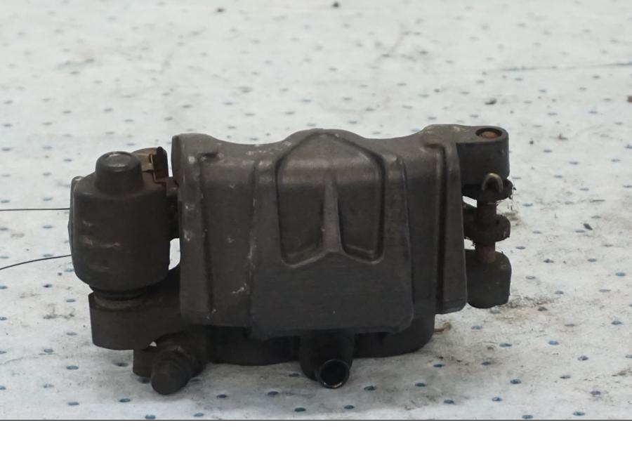 Höger sida på Bromsok från en BMW F 650 GS -2001 motorcykel.