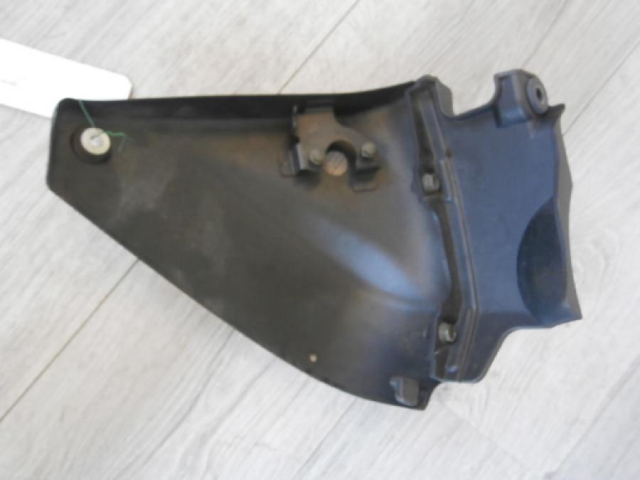 Höger sida på Sidopanel från en Yamaha XV 1700 -2003 motorcykel.