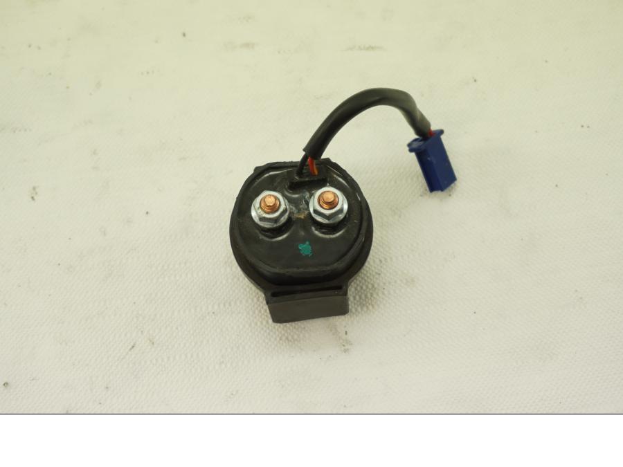 Framsidan på Startrelä från en KTM RC 390 -2019 motorcykel.