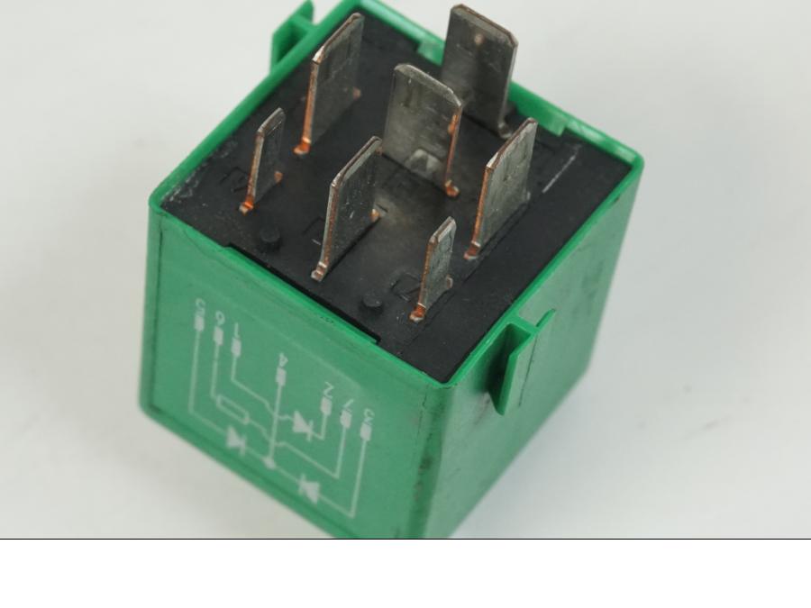 Extrabild2 på Relä från en BMW F 650 CS -2002 motorcykel.