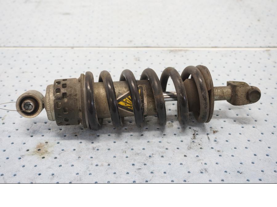 Framsidan på Stötdämpare från en Yamaha XVS 1100 -2000 motorcykel.