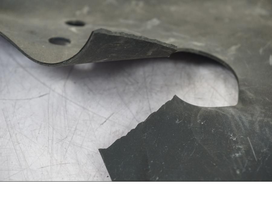 Snett nerifrån på Värmeskydd från en Suzuki GSX 1300 RX -1999 motorcykel.