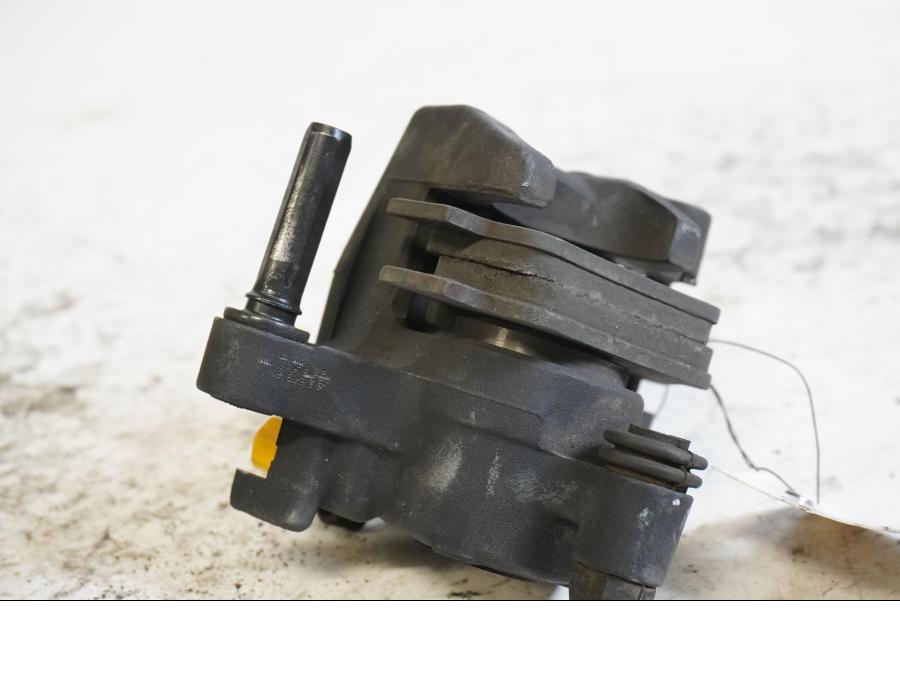 Höger sida på Bromsok från en BMW S 1000 R -2015 motorcykel.