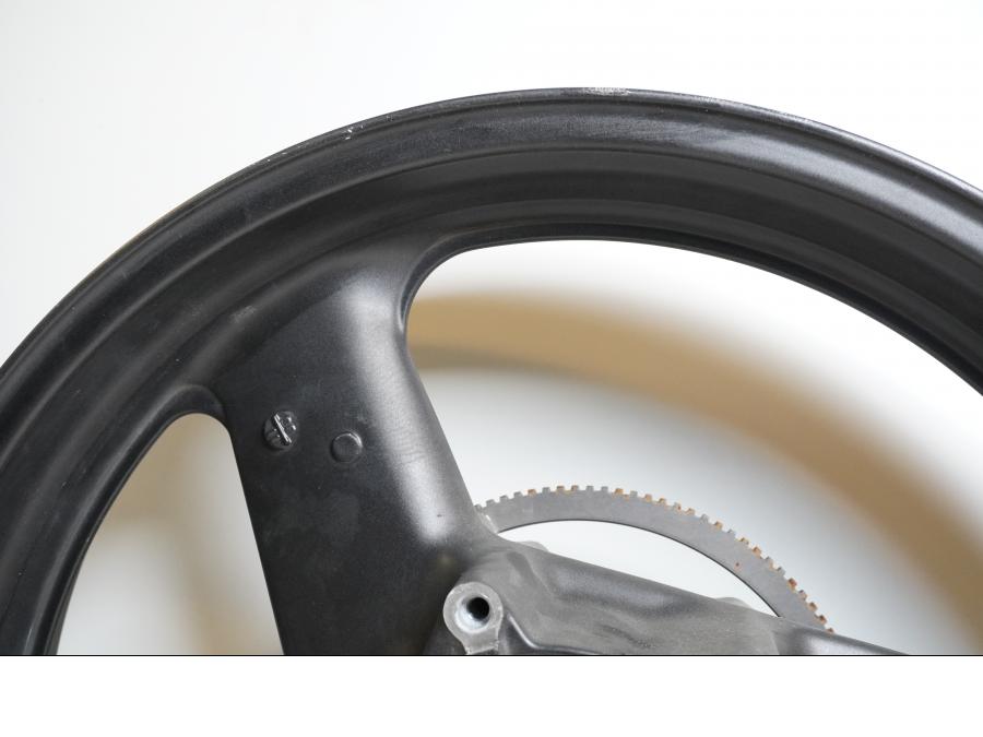 Extrabild6 på Fälg från en Honda ST 1100 -1999 motorcykel.