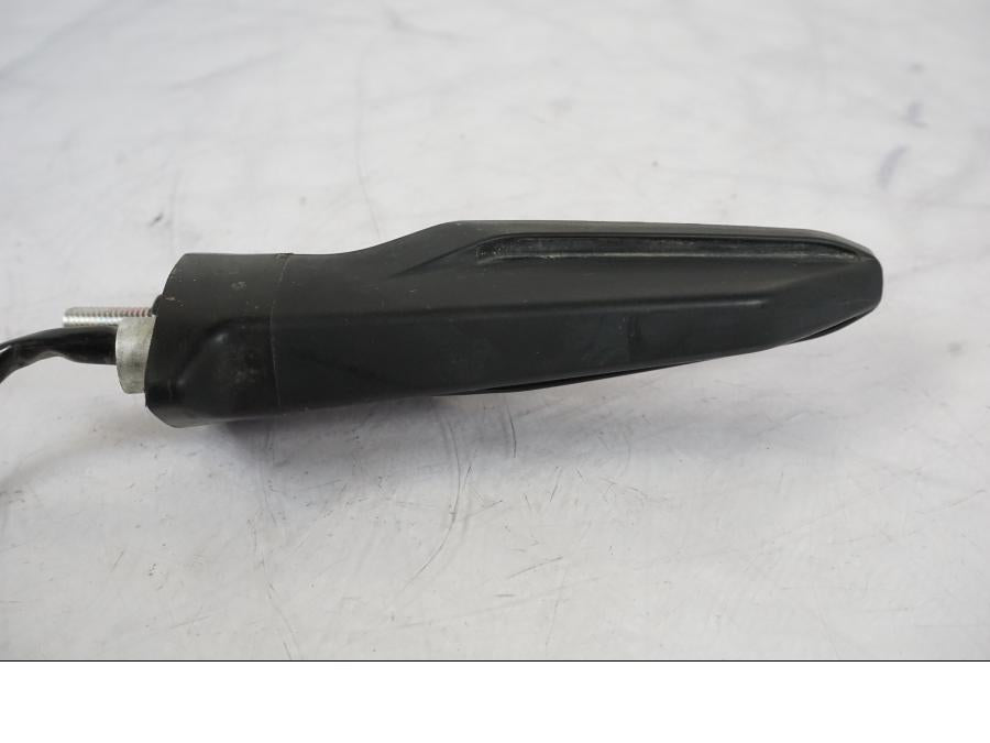 Snett uppifrån på Blinkers LED från en Honda CRF 1000 Africa Twin -2016 motorcykel.