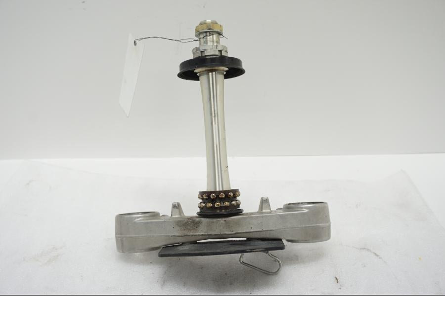 Baksidan på Gaffelkrona från en Suzuki SV 1000 -2007 motorcykel.