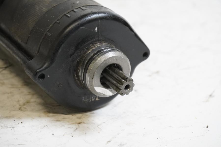 Baksidan på Startmotor från en Kawasaki VN 900 -2007 motorcykel.