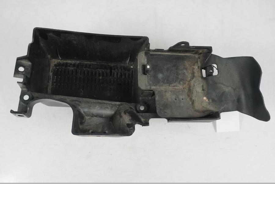 Höger sida på Batterihållare från en Kawasaki ER-6N ABS -2010 motorcykel.
