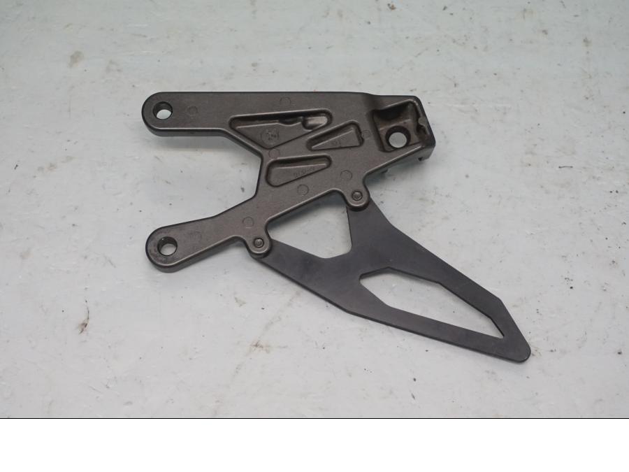 Baksidan på Fotpinnefäste från en Yamaha YZF 1000 R1 -2017 motorcykel.