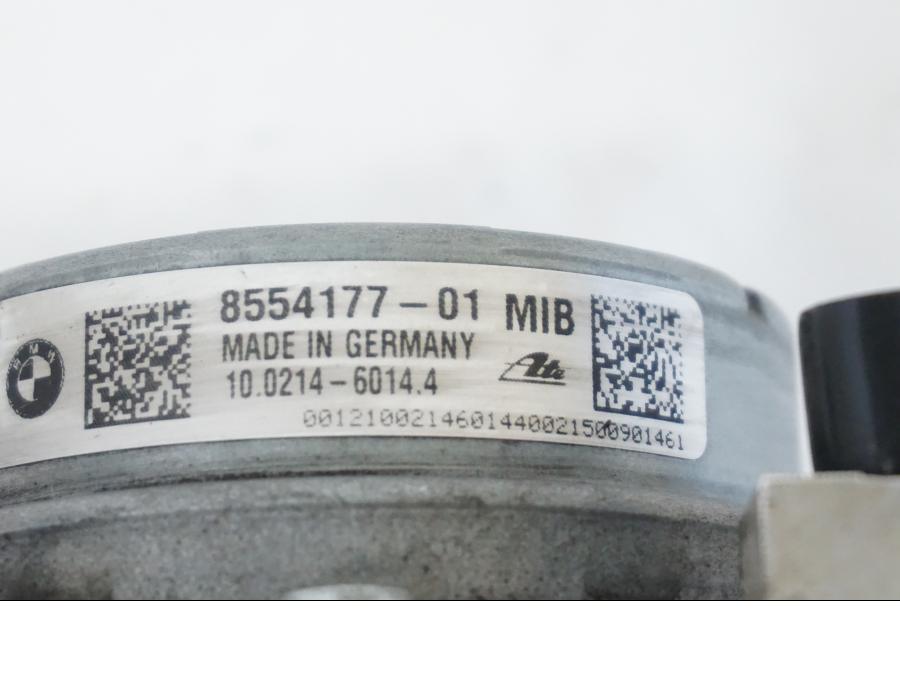 Snett uppifrån på ABS Modulator från en BMW K 1600 -2015 motorcykel.