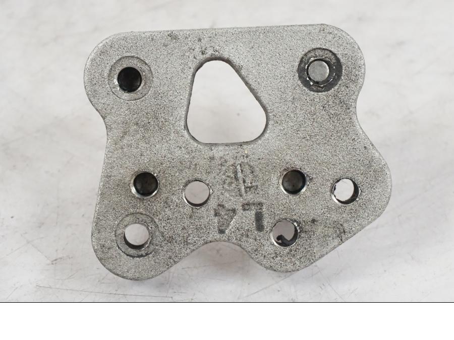 Höger sida på Fotpinnefäste inre från en Suzuki GSX-R 600 -2007 motorcykel.