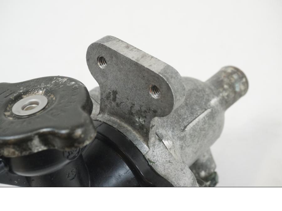 Extrabild2 på Vattentermostathus från en Aprilia RS 250 -1998 motorcykel.