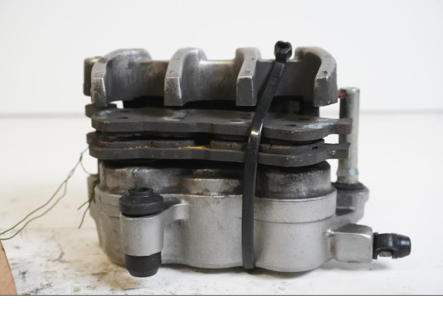 Höger sida på Bromsok från en Honda XL 1000 V -2008 motorcykel.