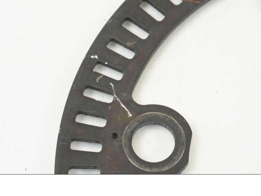 Vänster sida på ABS krans från en Triumph Speed Triple -2021 motorcykel.