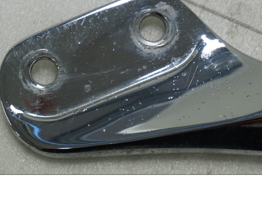 Höger sida på Bakskärmstag från en Triumph Thunderbird 900 -2000 motorcykel.