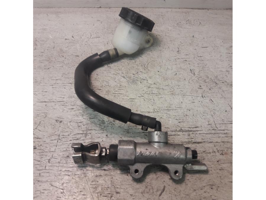 Framsidan på Bromshuvudcylinder från en Honda VTX 1800 -2007 motorcykel.