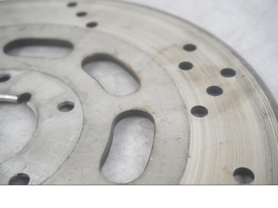 VÀnster sida pÄ Bromsskiva frÄn en H-D Touring Road King FLHR/I -1997 motorcykel.