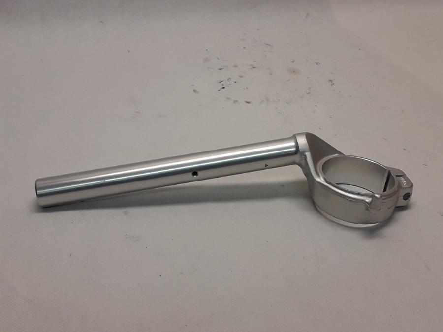 Höger sida på Styre från en BMW S 1000 RR -2014 motorcykel.