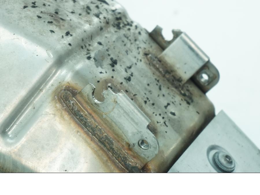 Vänster sida på Ljuddämpare från en Kawasaki ZX-6R -2008 motorcykel.