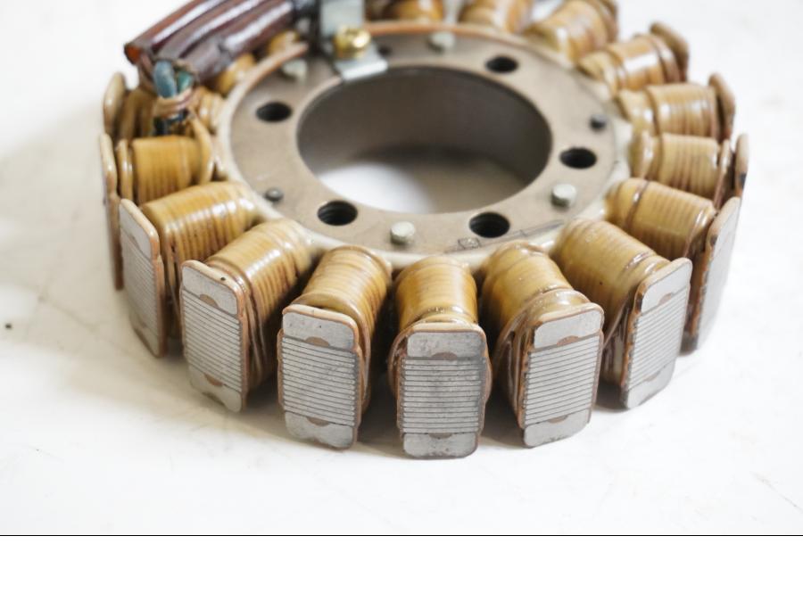 Baksidan på Generator från en Honda CB 600 Hornet -2000 motorcykel.