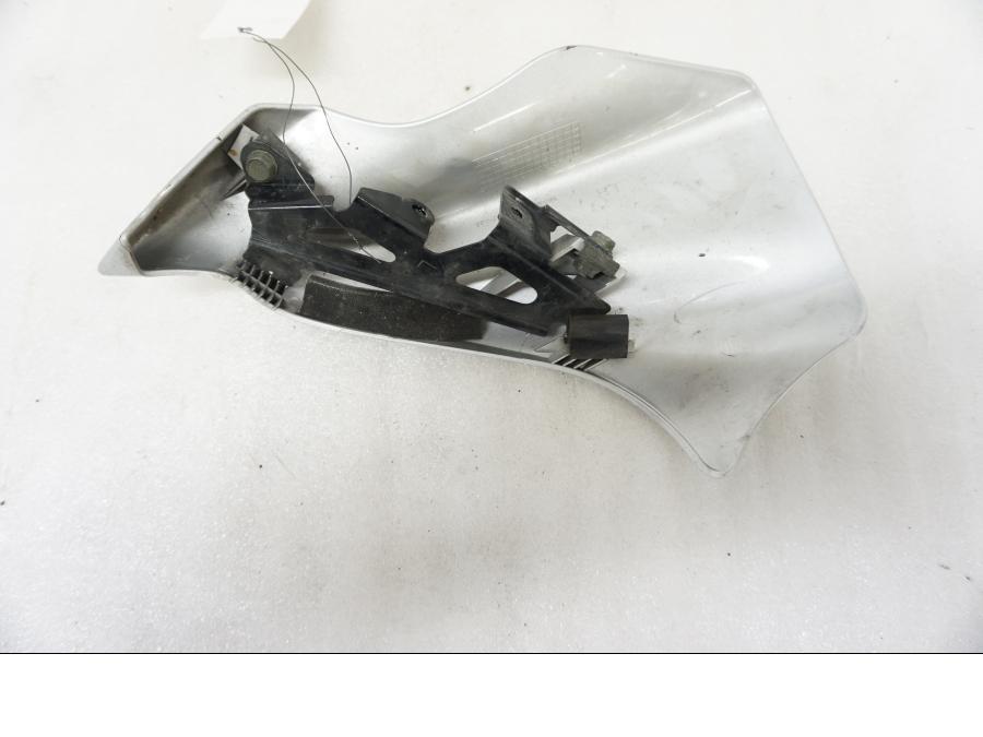 Baksidan pÄ StrÄlkastarkÄpa frÄn en Kawasaki ER-6N -2006 motorcykel.