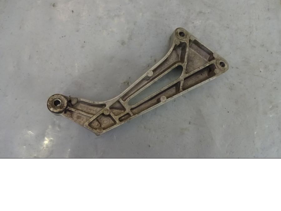 Baksidan pÄ FotpinnefÀste frÄn en Honda VTR 1000 F -1997 motorcykel.