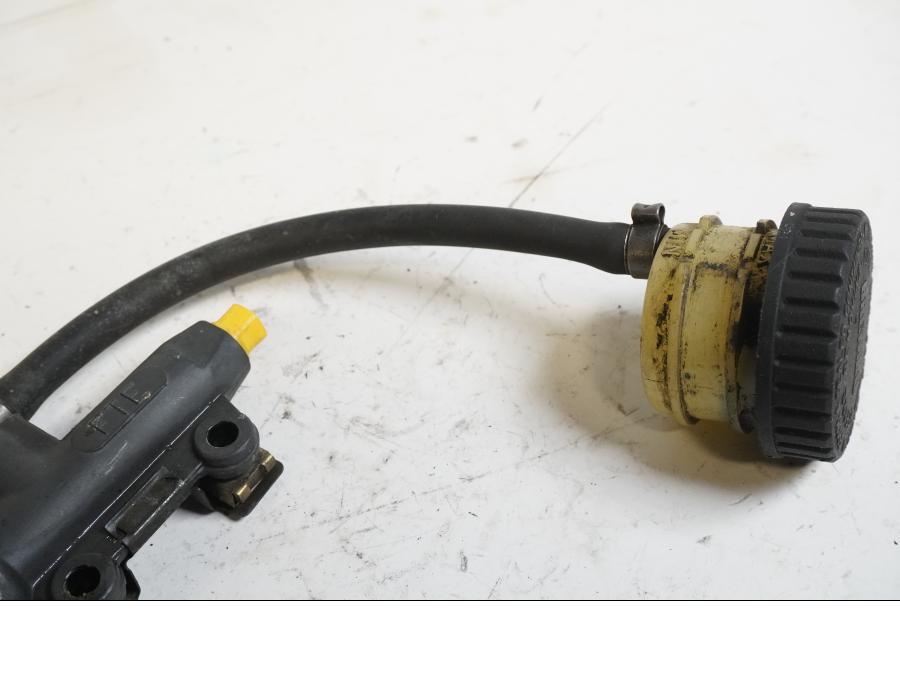 Vänster sida på Bromshuvudcylinder från en BMW R 1100 RT -2000 motorcykel.