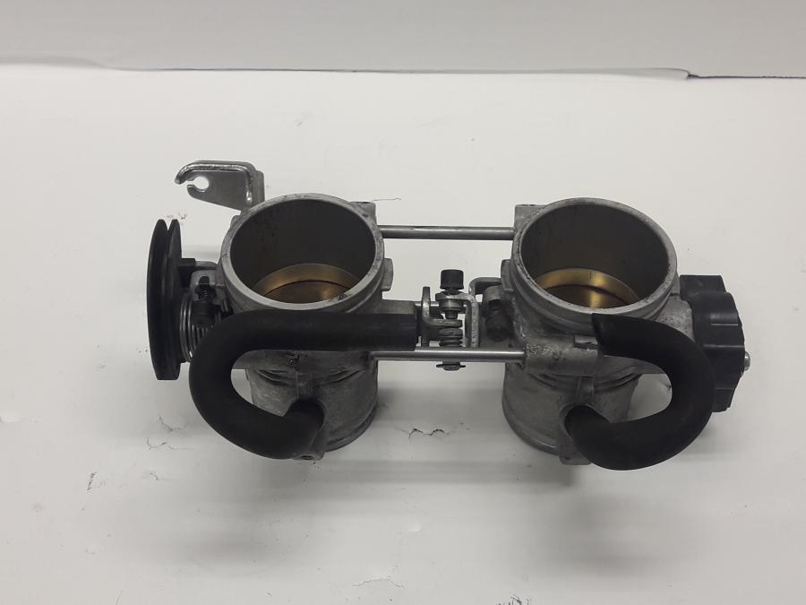 Baksidan på Spjällhus från en BMW F 650 GS -2009 motorcykel.