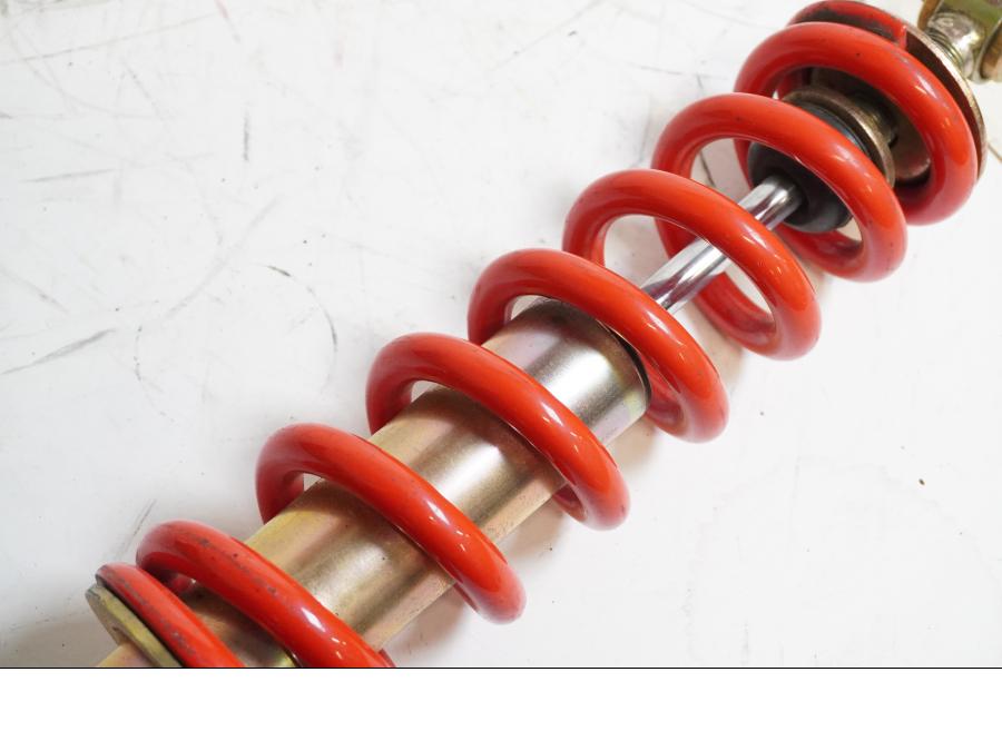 Vänster sida på Stötdämpare från en Yamaha DT 125 -2006 motorcykel.