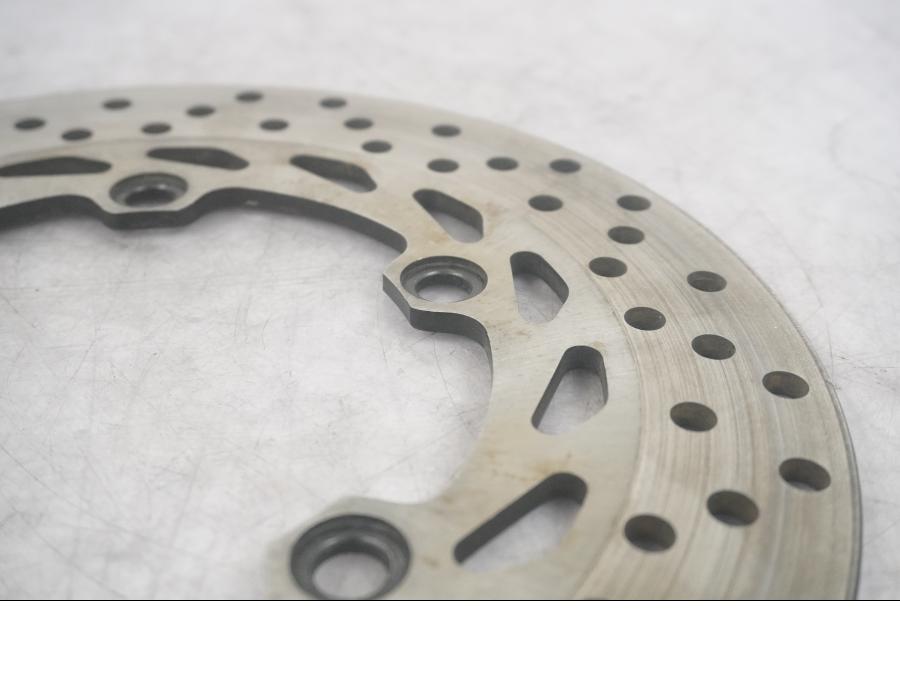 Vänster sida på Bromsskiva från en Yamaha FZ-6 -2007 motorcykel.